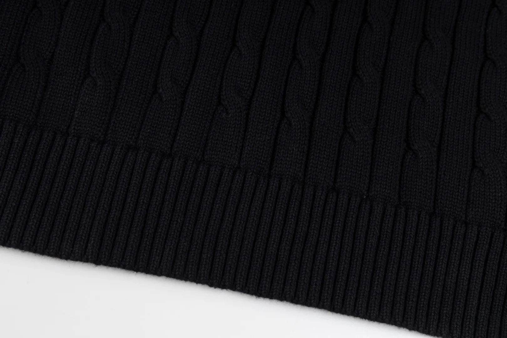 P210 #R90 RALPH LAUREN Thirteen colors of Ralph Lauren classic small label embroidery V-neck pullover cable cardigan sweater women's top, high-density LOGO embroidery on the chest, original customization of tag accessories. Made of pure cotton yarn, pure cotton is skin-friendly and comfortable, small label war horse embroidered twist button V-neck sweater🐎High quality, follow the blogger to learn how to wear it! Let’s buy a Ralph Lauren cable sweater. It’s a super hard-to-find series after it became popular. It’s hard to find one on the official website. It’s simple and practical to wear, with a lazy and loose feel. The thickened fabric has more texture, feels soft and delicate, and has a loose fit. Whether worn alone or layered, you can wear different styles of fashion with just one piece!   Size： Sleeve length: 60/61/62/63